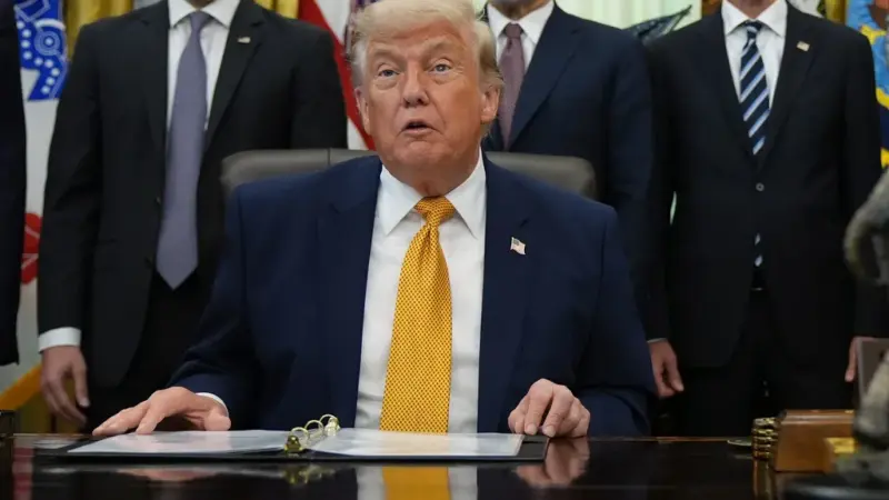 Análise do FT: contradições de Trump e referências históricas nas políticas comerciais dos EUA
