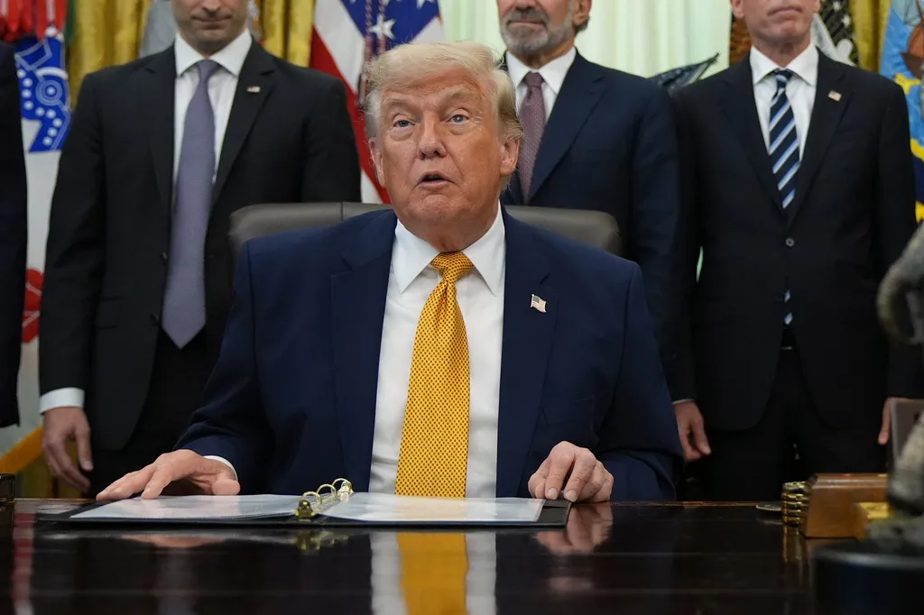 Análise do FT: contradições de Trump e referências históricas nas políticas comerciais dos EUA