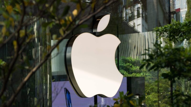 Apple alcança momentaneamente capitalização de US$ 5 trilhões e anuncia programa de aluguel de iPhones nos EUA