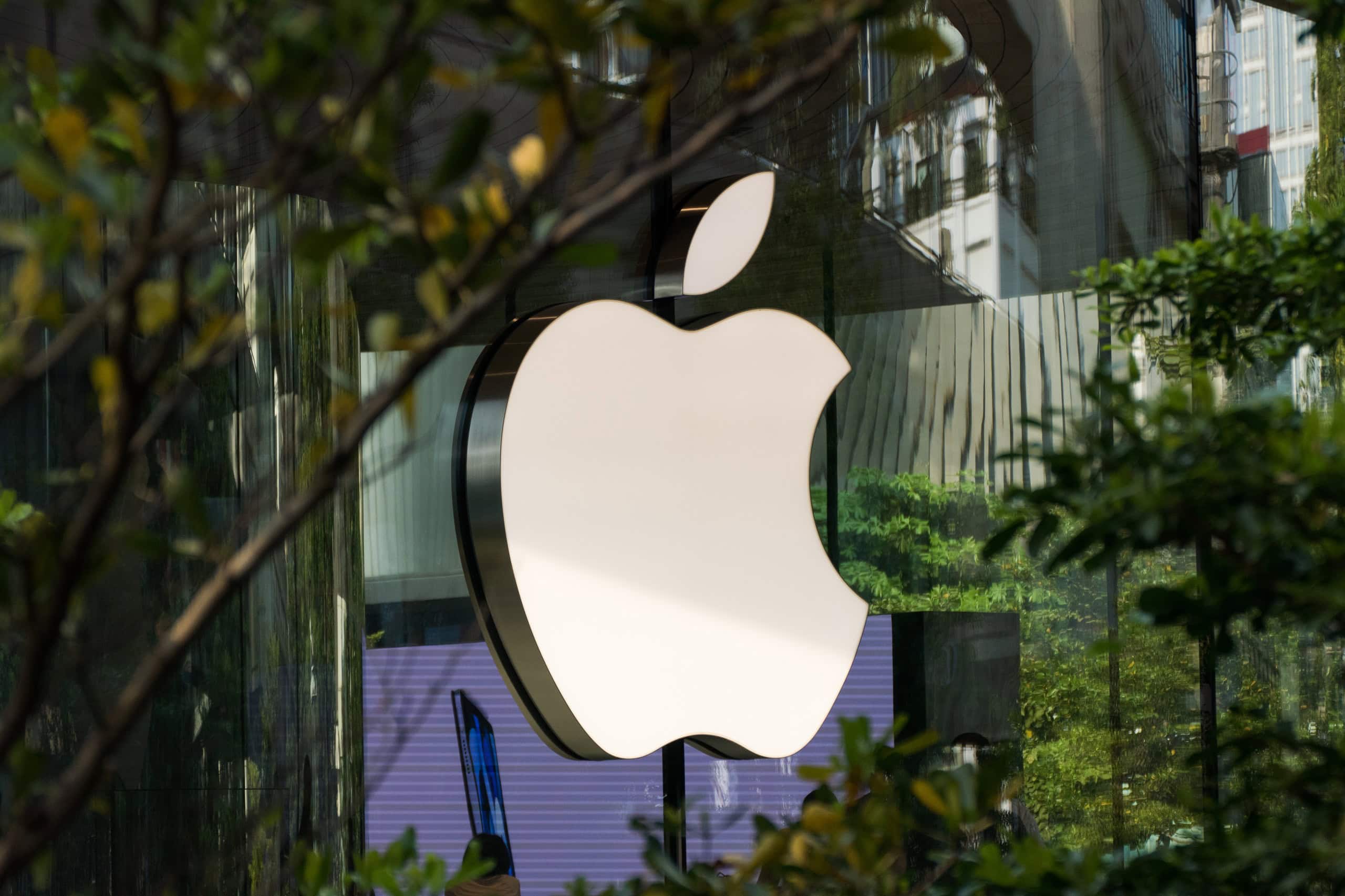 Apple alcança momentaneamente capitalização de US$ 5 trilhões e anuncia programa de aluguel de iPhones nos EUA