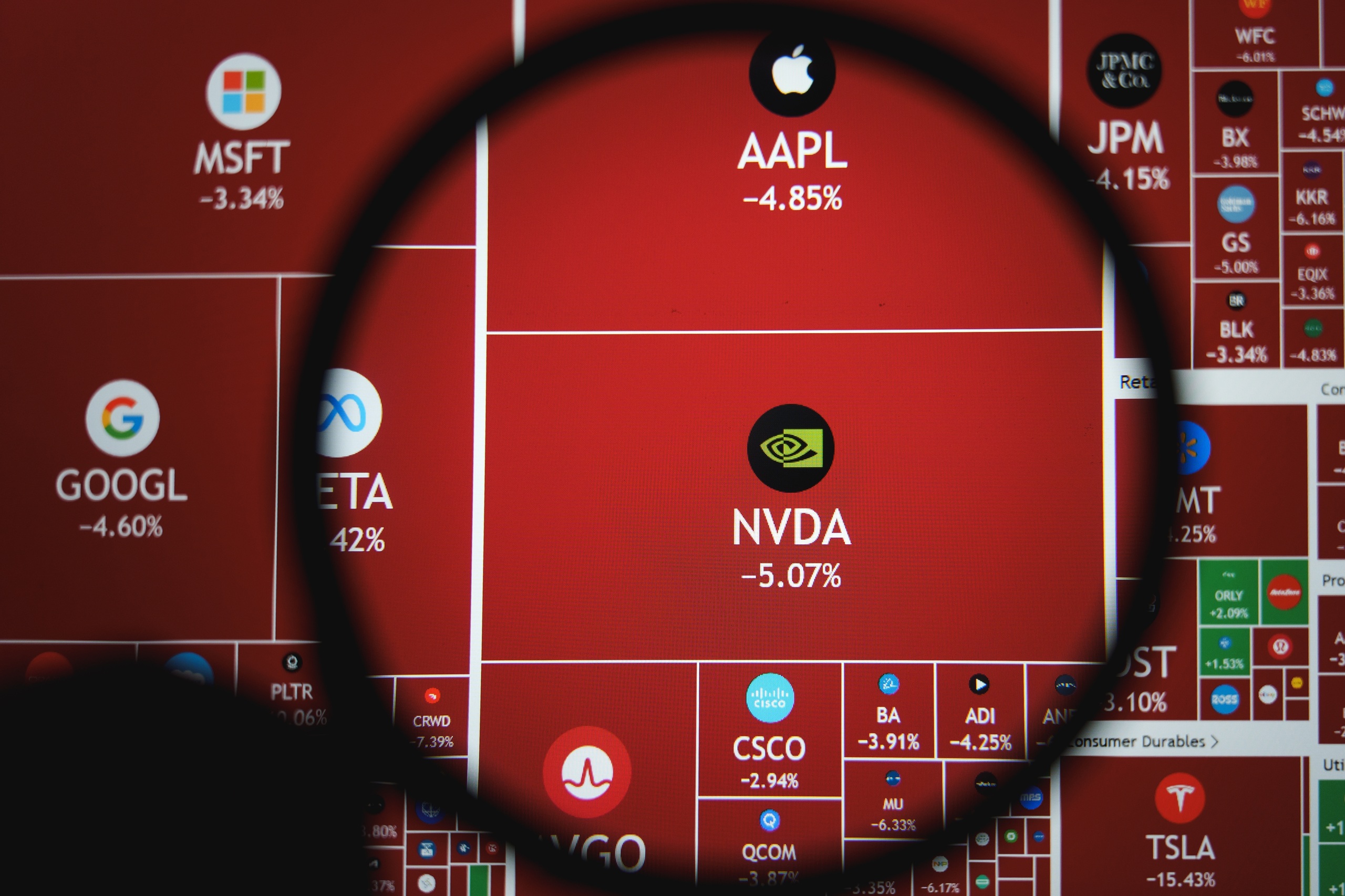 Apple volta a ser a empresa mais valiosa do mundo ao encerrar segunda-feira (27)