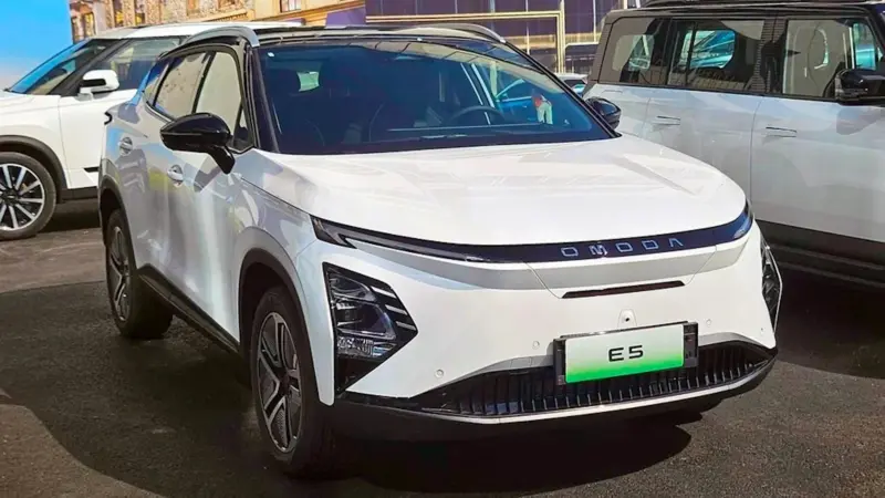 Omoda prepara versão mais barata do E5 para disputar mercado com BYD e GWM