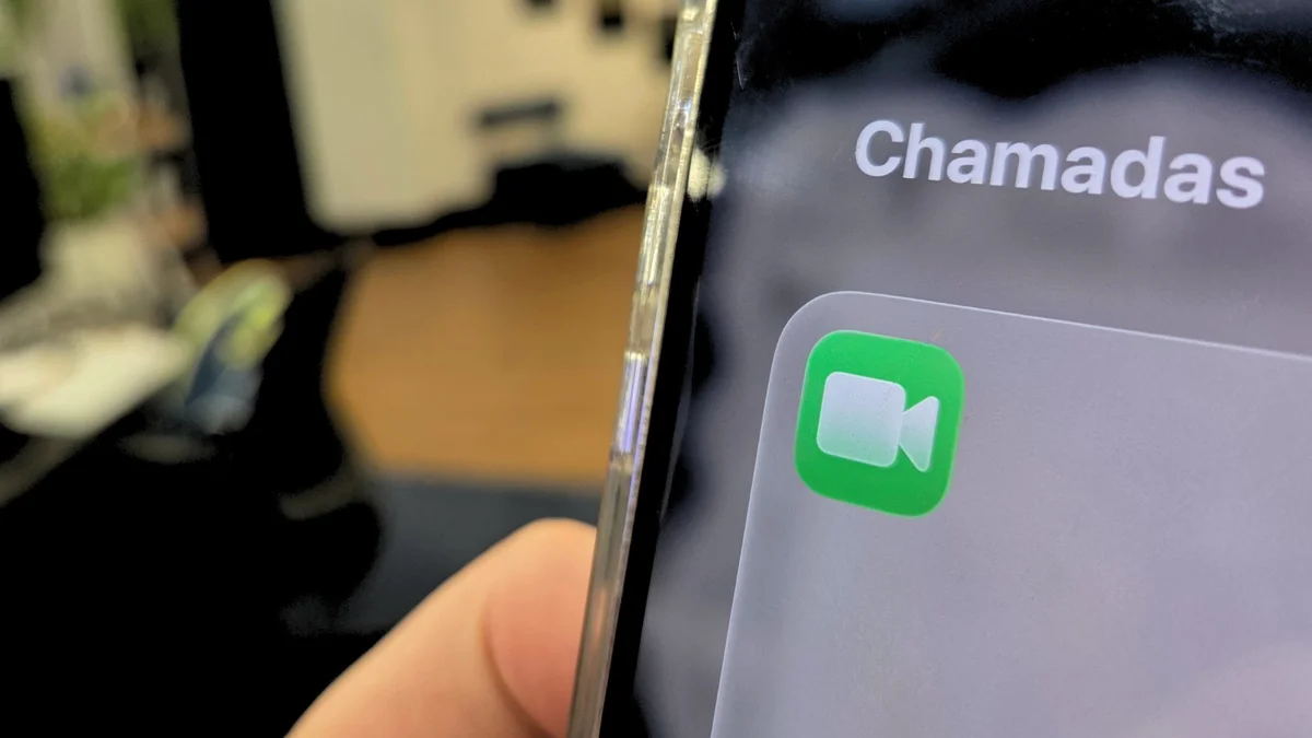 Apple alerta sobre golpe via FaceTime que engana usuários para roubar dados e dinheiro