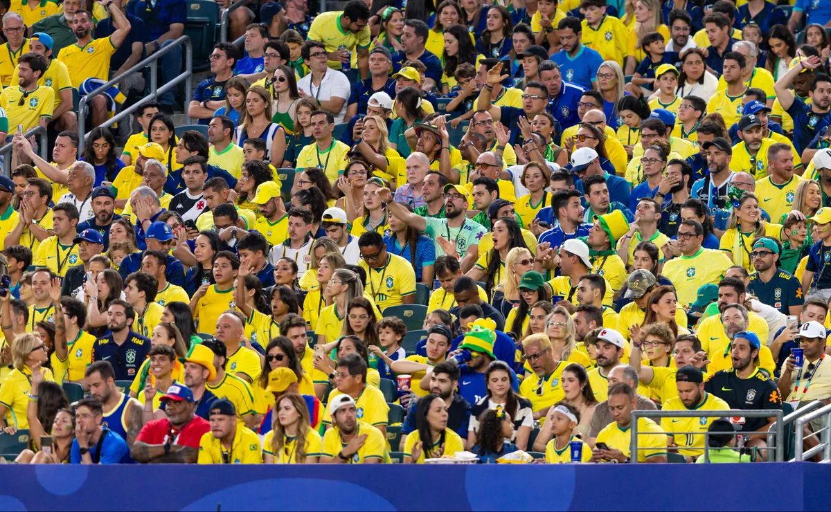 Torcida brasileira demonstra otimismo antes do duelo com a Noruega pelas oitavas