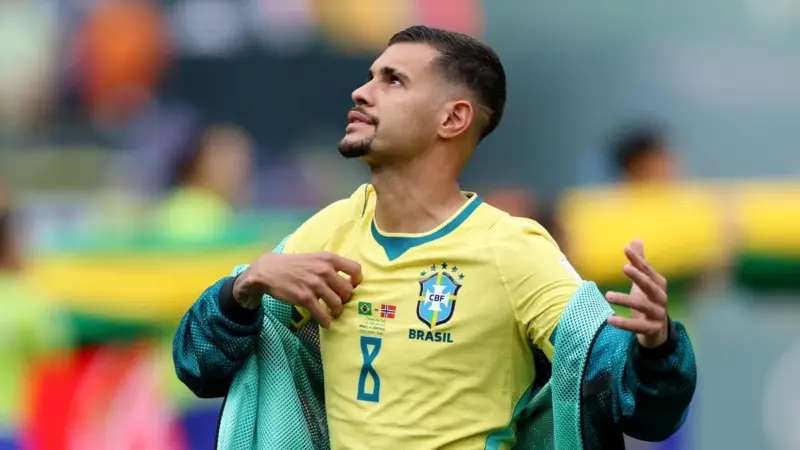 Técnico do Newcastle evita garantir permanência de Bruno Guimarães para a próxima temporada