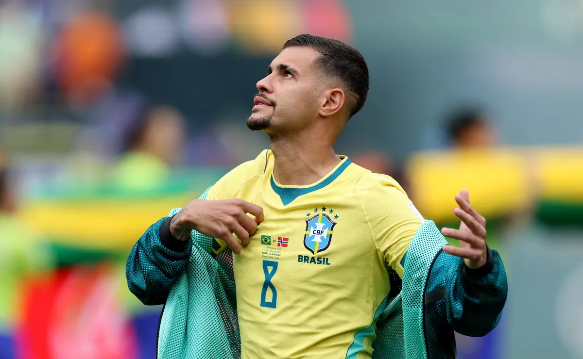 Técnico do Newcastle evita garantir permanência de Bruno Guimarães para a próxima temporada