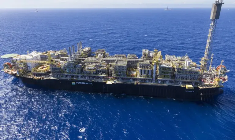 Produção de petróleo no Brasil cresce 16,9% em maio e atinge segundo maior volume da história