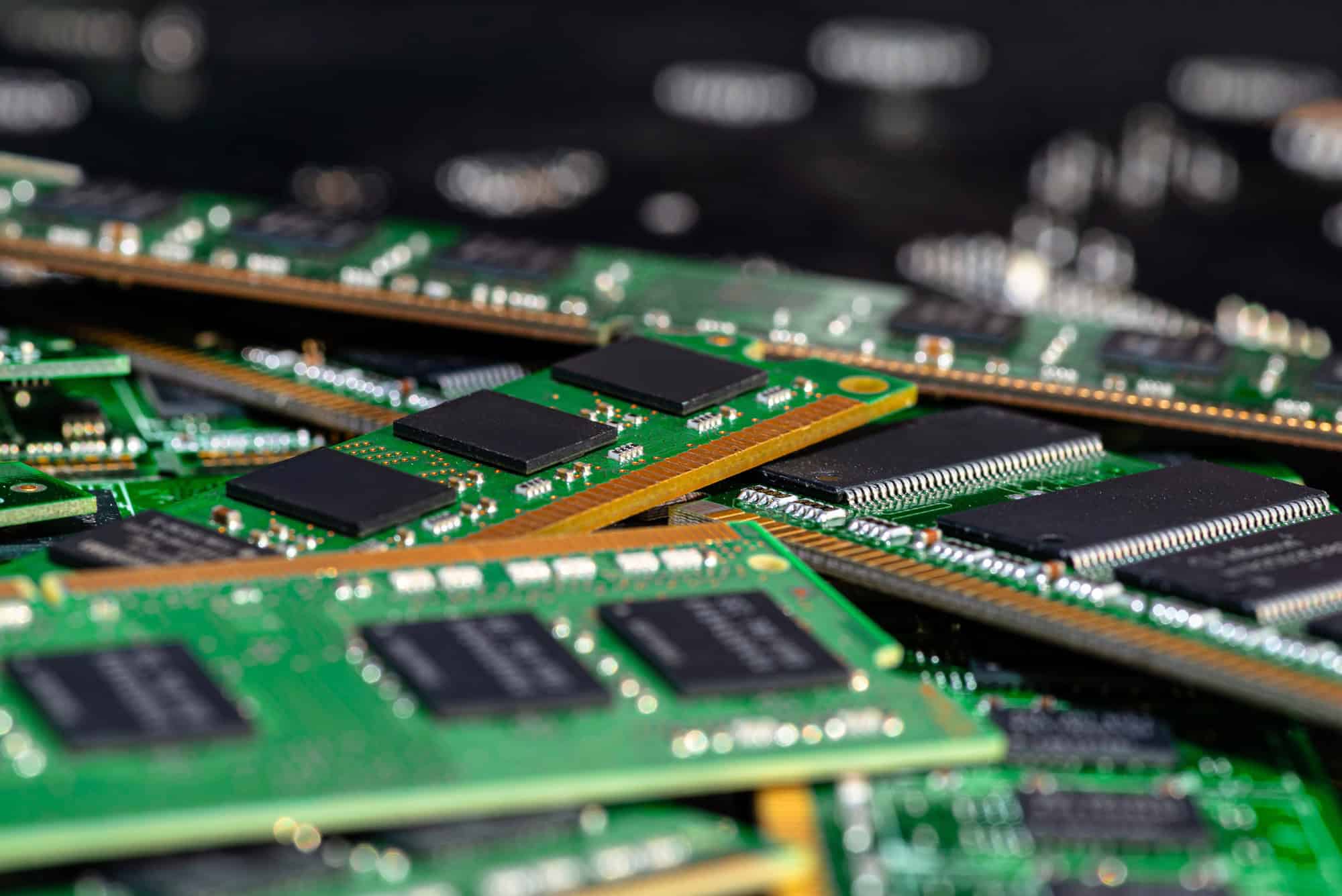 Samsung alerta que demanda por IA pode encarecer celulares e PCs até 2028