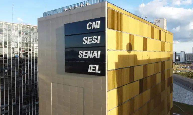 CNI mantém previsão de PIB de 2% para 2026 e eleva projeção da indústria para 2,1%