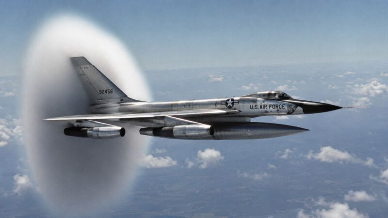 Convair B-58 Hustler atingia Mach 2, levava armas nucleares e ficou apenas uma década em serviço