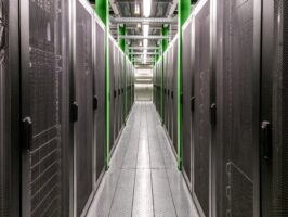 Ceará aprova marco para licenciamento de data centers e armazenamento por baterias