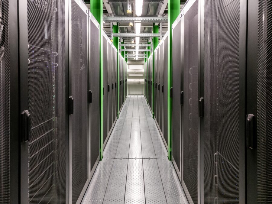 Ceará aprova marco para licenciamento de data centers e armazenamento por baterias