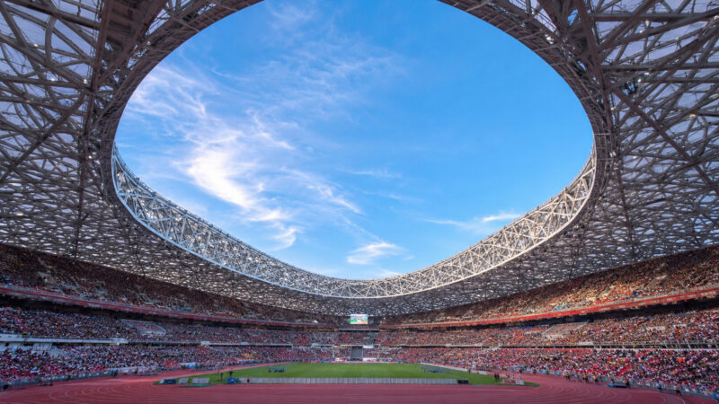 Estádio de Pequim usa 42 mil toneladas de aço em estrutura externa para cobrir campo sem pilares
