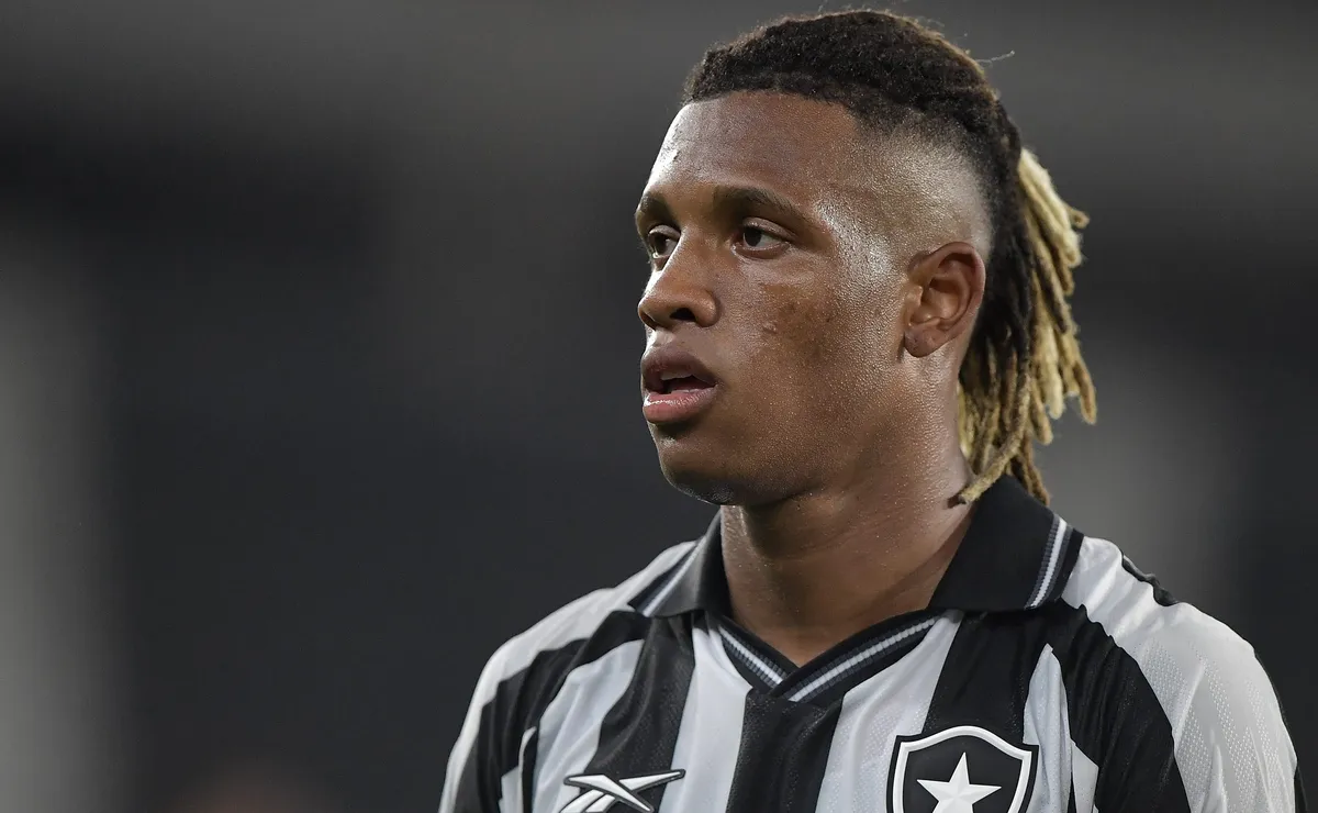Danilo pede respeito ao Botafogo após clube barrar venda ao Palmeiras e recusa ida à Rússia