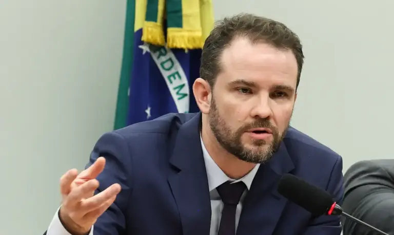 Governo reafirma defesa do Pix e busca evitar tarifação dos EUA sobre produtos brasileiros