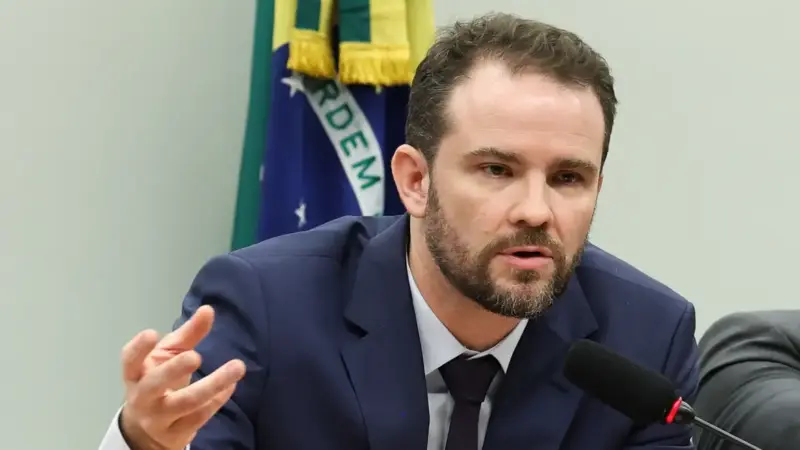 Governo reafirma defesa do Pix e busca evitar tarifação dos EUA sobre produtos brasileiros