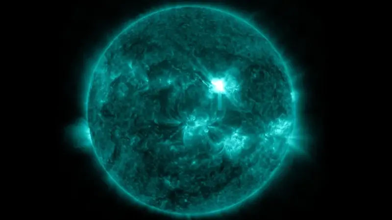 Tempestade solar X1.1 provoca interrupções em comunicações de rádio na América do Norte