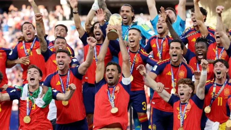 Cinco lições que a Espanha deixa para o futebol brasileiro após o bicampeonato