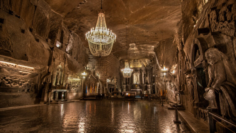 Mina de Sal de Wieliczka, perto de Cracóvia, esconde 245 km de túneis e nove níveis subterrâneos