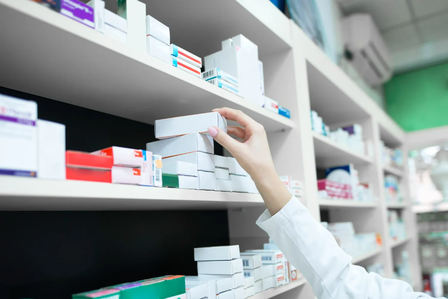 Varejo farmacêutico fatura R$ 107,7 bilhões entre janeiro e maio e registra alta de 10,5%