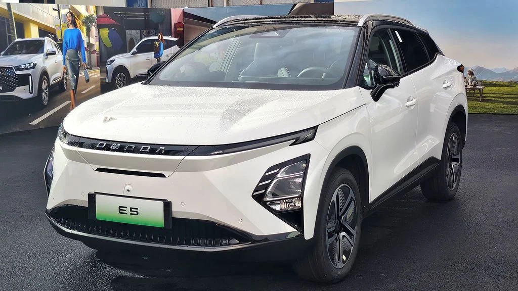 Omoda prepara versão mais barata do E5 para disputar mercado com BYD e GWM