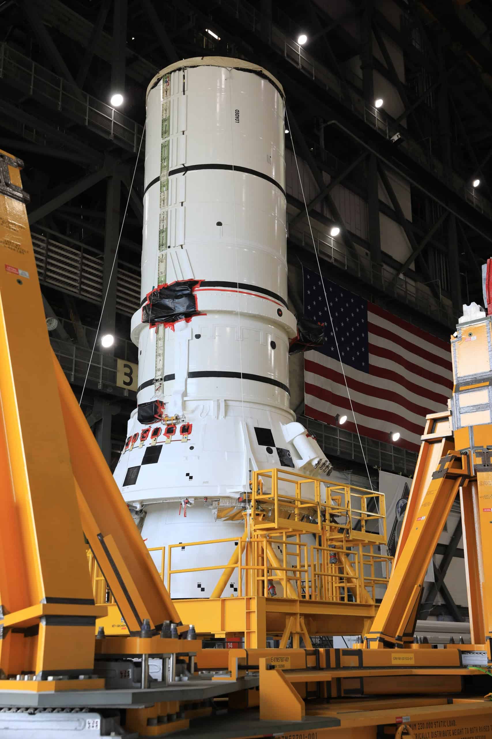 NASA inicia montagem do foguete da missão Artemis 3 no Centro Espacial Kennedy