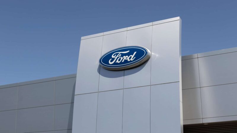 Ford e Geely firmam parceria para produzir utilitários na Europa