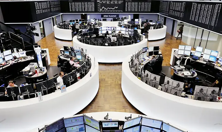 Petróleo volta ao centro das atenções por mensagens conflitantes sobre o Estreito de Ormuz
