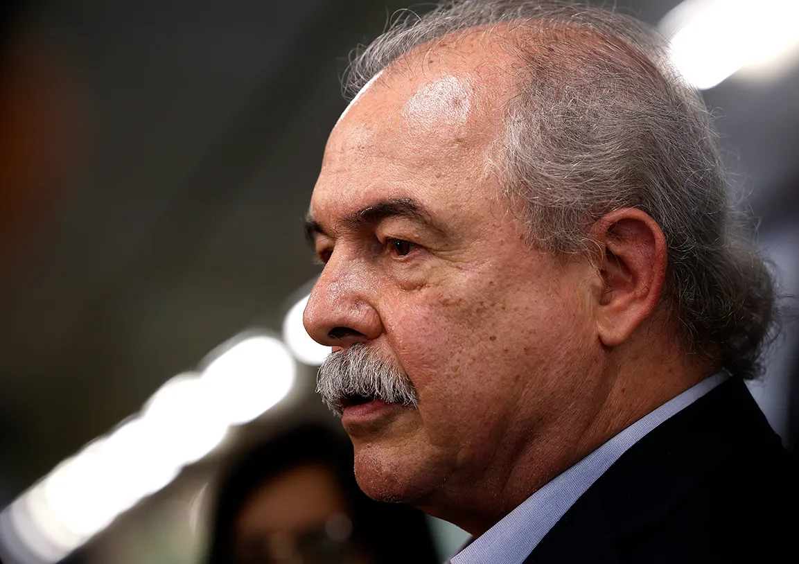 Mercadante critica Flávio Bolsonaro por oferta de participação e dados estratégicos aos EUA