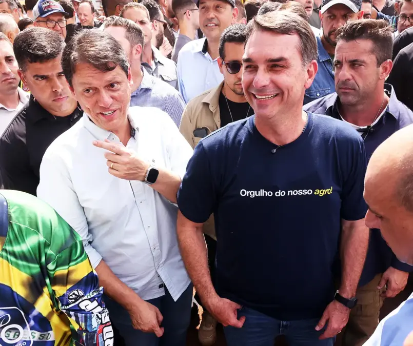 Tarcísio de Freitas diz confiar nas urnas e minimiza questionamentos feitos por Flávio Bolsonaro