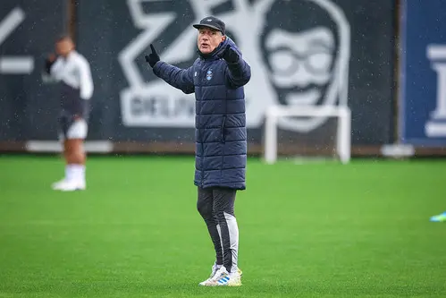 Grêmio intensifica trabalho tático em preparação para amistoso contra a Chapecoense