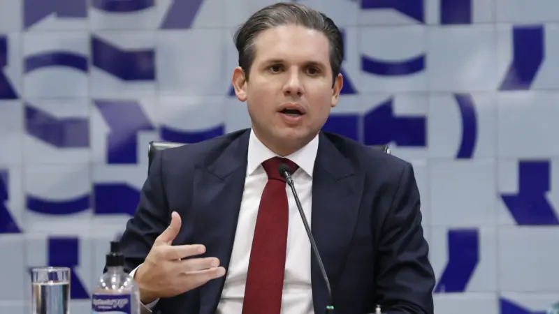 Hugo Motta critica investigação contra Valdemar e acusa intervenção judicial indevida