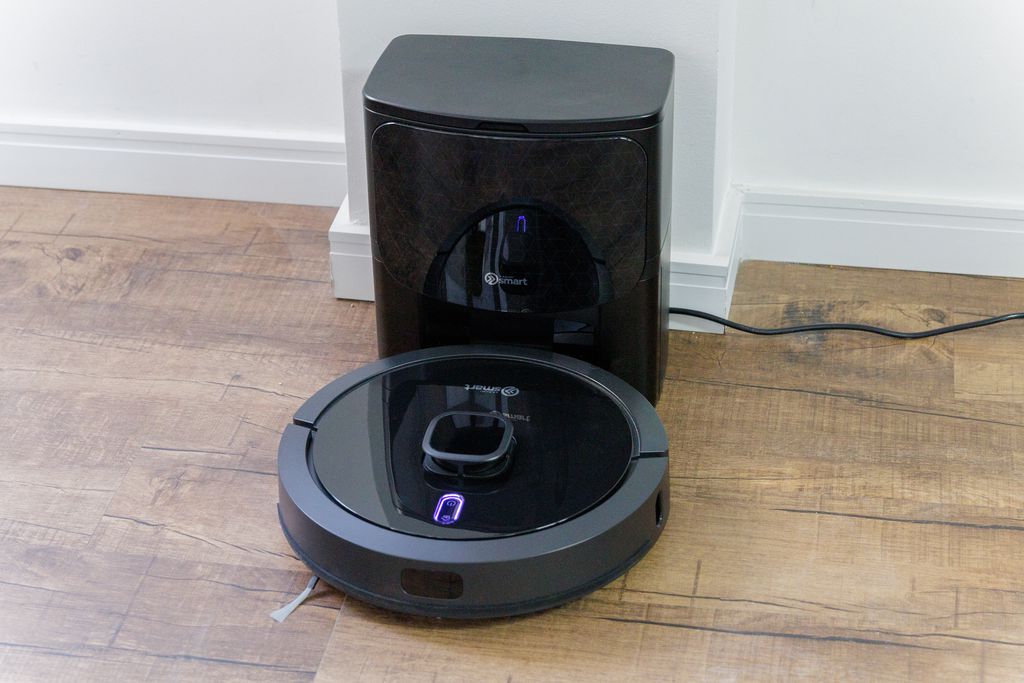 Robô aspirador KaBuM! Smart 900 com base autolimpante é encontrado por R$ 1.056,70 no Pix
