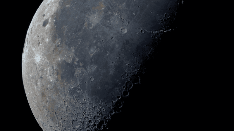 Lua mineral e imagem dos “Pilares da Criação” aparecem entre os destaques astronômicos da semana