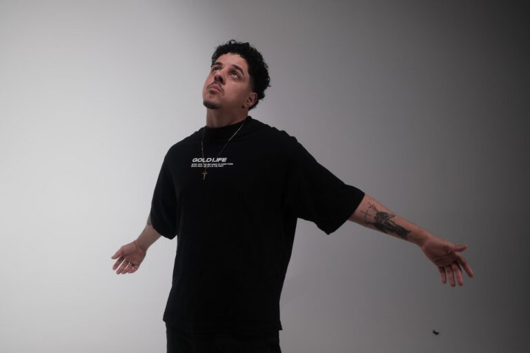 Muzzike lança “PAZZ&KAOZZ”, primeiro álbum solo pela Virgin Music, e anuncia nova fase com ROC7