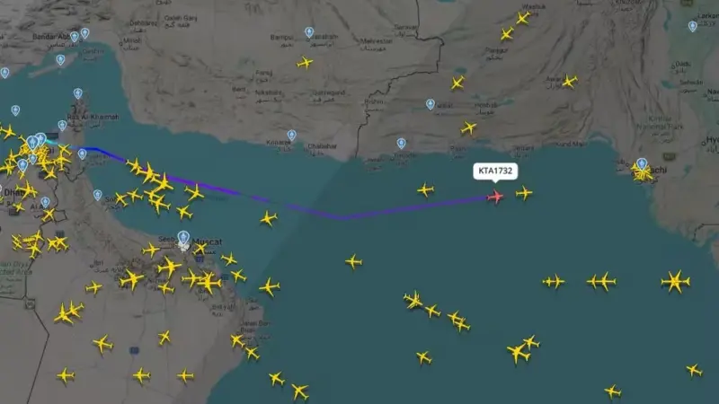 Cargueiro Boeing 737 perde contato com controle no Paquistão após aviso de falha de navegação