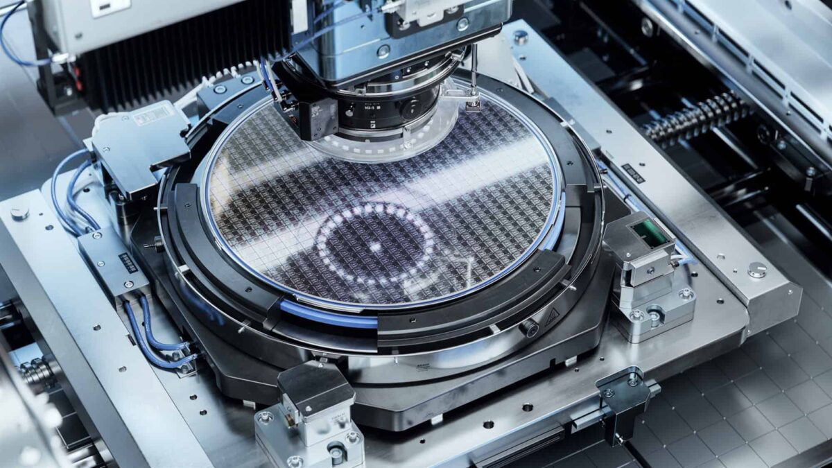 China inicia produção em escala de máquinas de litografia DUV por imersão