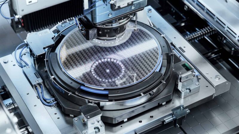 China inicia produção em escala de máquinas de litografia DUV por imersão