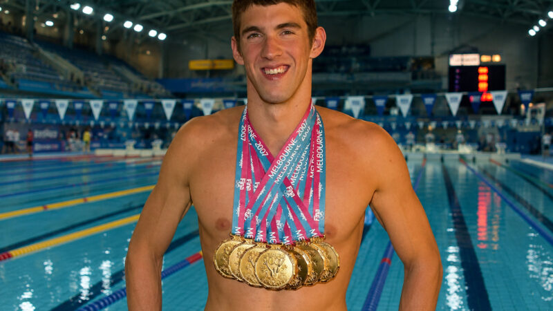 Aos 15 anos, Michael Phelps fechou acordo com a mãe para gastar US$ 20 mil a cada recorde mundial