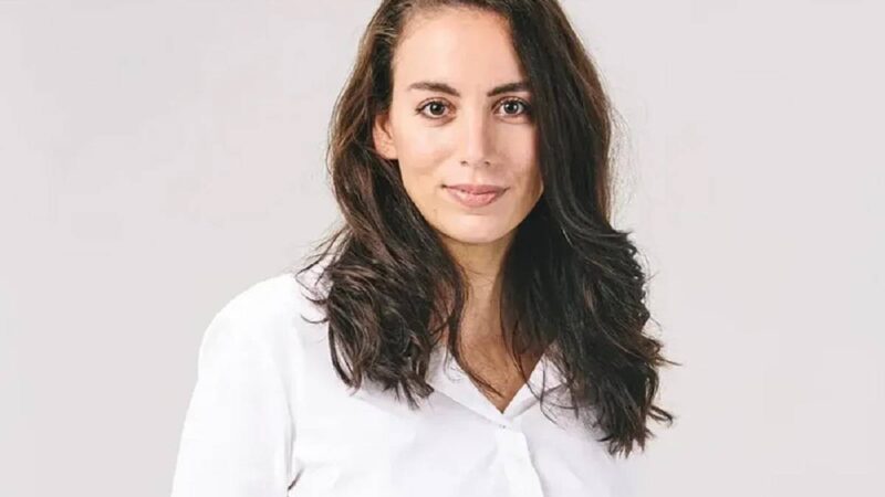 Ex-diretora de tecnologia da OpenAI lança modelo de IA com “pesos abertos” e foco em personalização