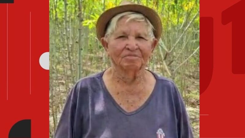 Aos 91 anos, baiana que enfrentou a seca em Acajutiba segue cuidando da roça e da produção de farinha que construiu seu patrimônio
