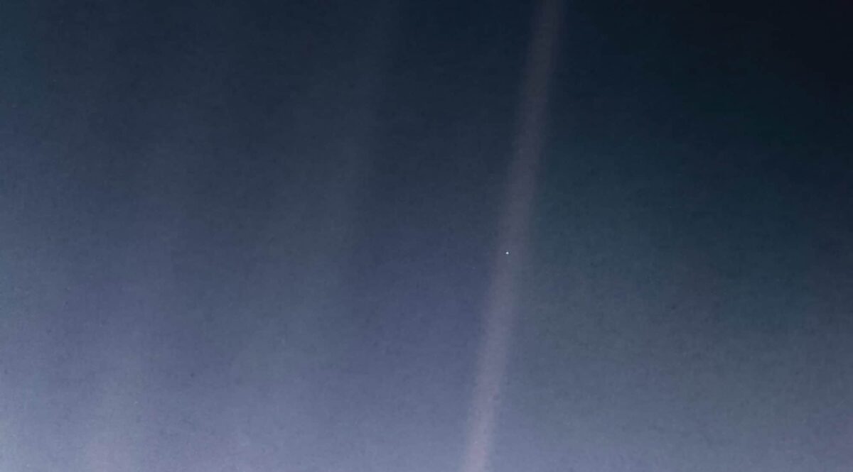 Voyager 1 está prestes a alcançar a marca de um dia‑luz de distância da Terra