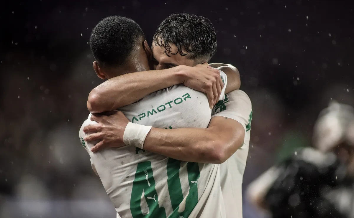 Palmeiras tem cinco jogadores pendurados e se prepara para jogo contra o Coritiba às 19h30