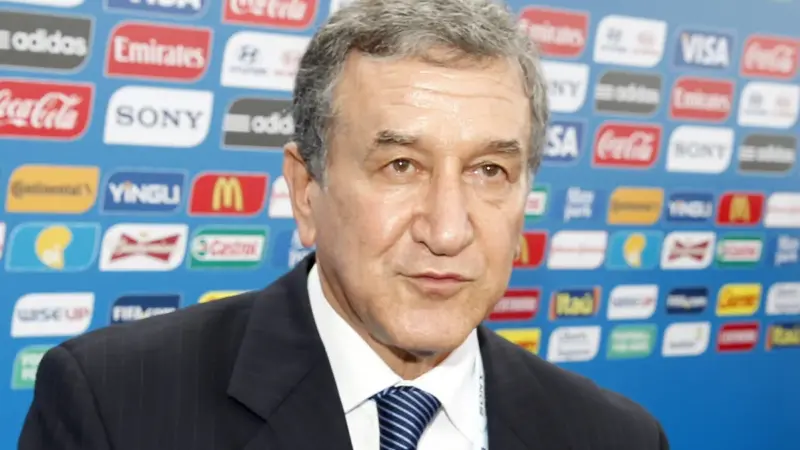 Estado de saúde de Carlos Alberto Parreira apresenta melhora discreta, mas ex-técnico segue na UTI