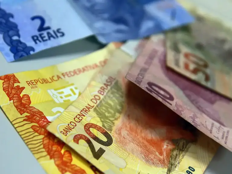 Prévia da inflação oficial (IPCA-15) desacelera para 0,06% em julho