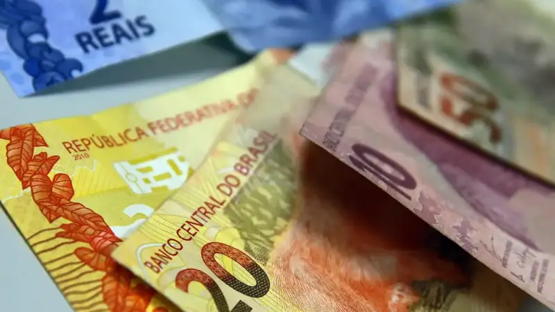 Prévia da inflação oficial (IPCA-15) desacelera para 0,06% em julho