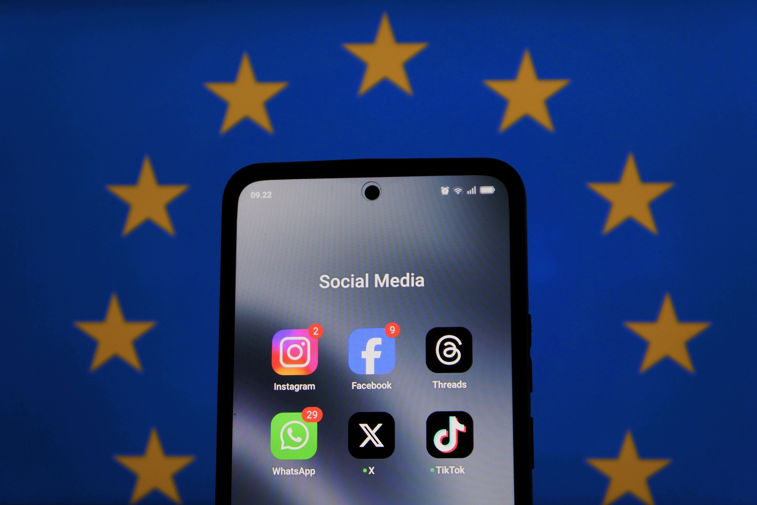 União Europeia propõe idade mínima progressiva para acesso de crianças às redes sociais