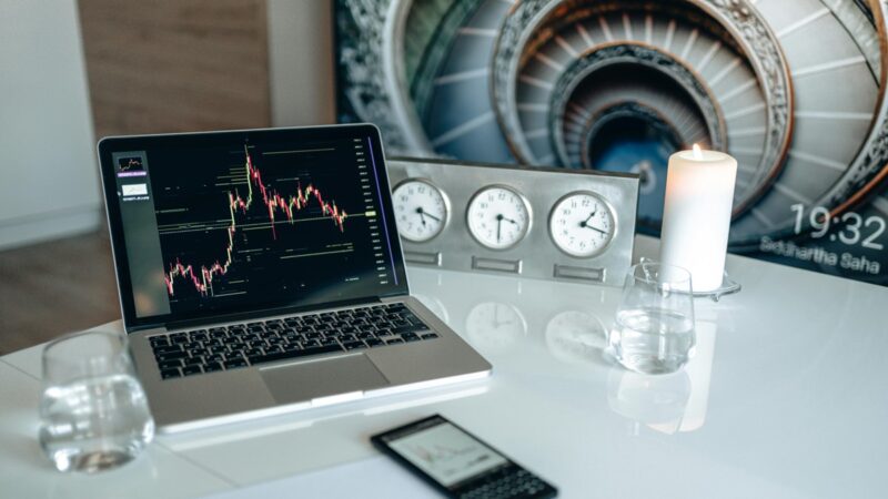 B3 amplia negociação de contratos futuros de cripto e ouro até as 20h, antes encerrava às 18h30