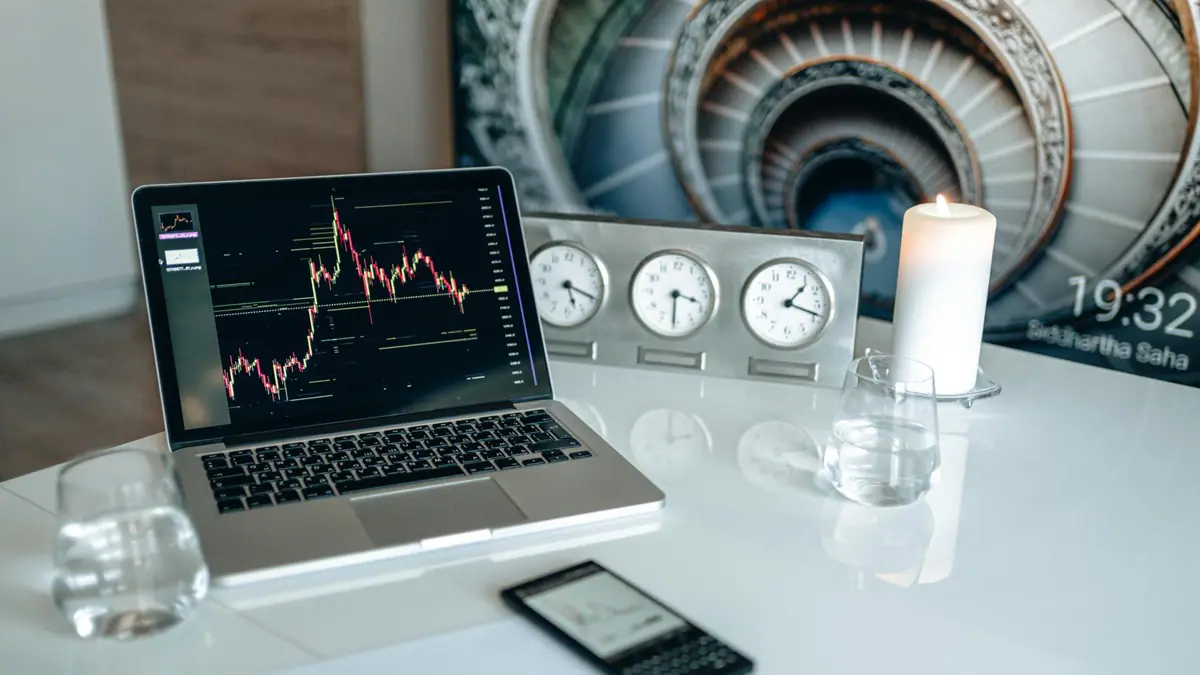 B3 amplia negociação de contratos futuros de cripto e ouro até as 20h, antes encerrava às 18h30