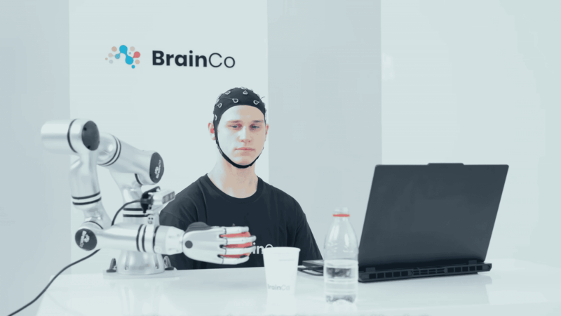 BrainCo apresenta plataforma que controla robôs pelo pensamento